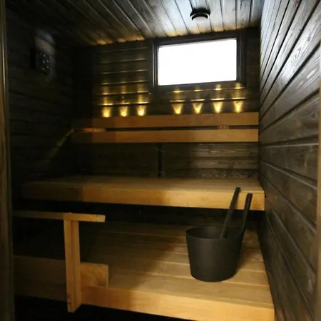 Spacious For 4 With Sauna * אספו